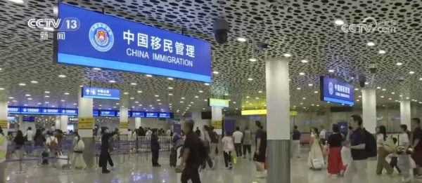 泸深配 赏美景、品美食、“买买买”……入境游升温 外国家庭“组团”体验中华文化魅力
