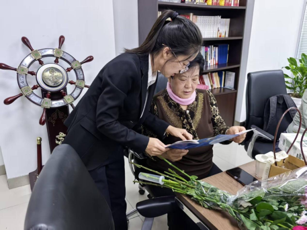 摩根证券 反假宣教护钱袋 花艺添彩暖夕阳——恒丰银行青岛李沧支行开展反假货币宣传活动